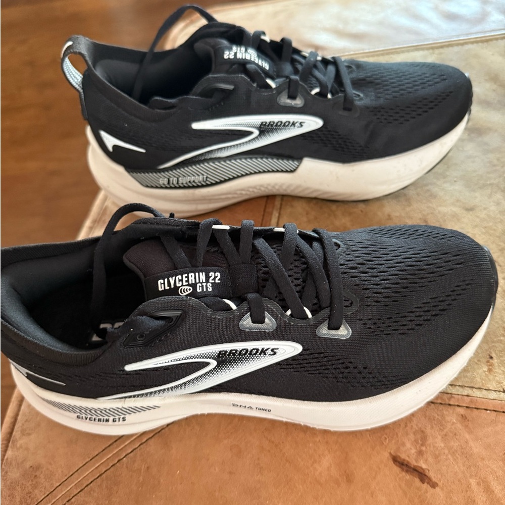 Brooks Glycerin 22 womens Black and White Athletic Shoes